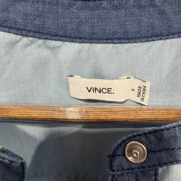 🌟Vince. 🌟 Blue quarter Button down Blouse - Small - Picture 5 of 7